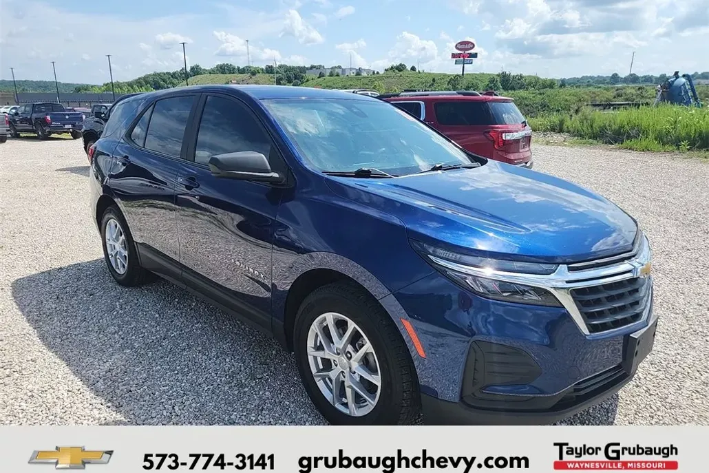 2022 Chevrolet Equinox LS photo 1
