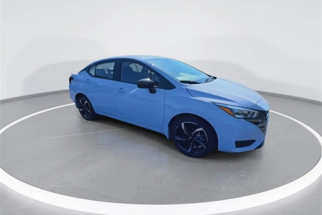 2025 Nissan Versa 1.6 SR photo 1
