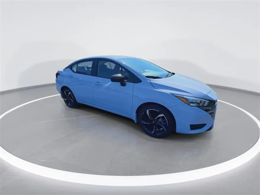 2025 Nissan Versa 1.6 SR photo 1
