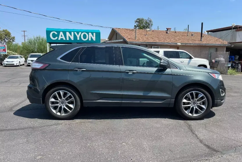 2015 Ford Edge Titanium photo 1