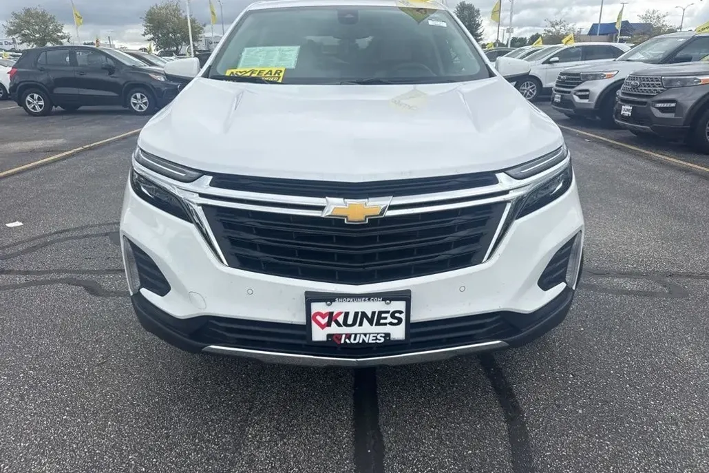 2024 Chevrolet Equinox LT photo 1