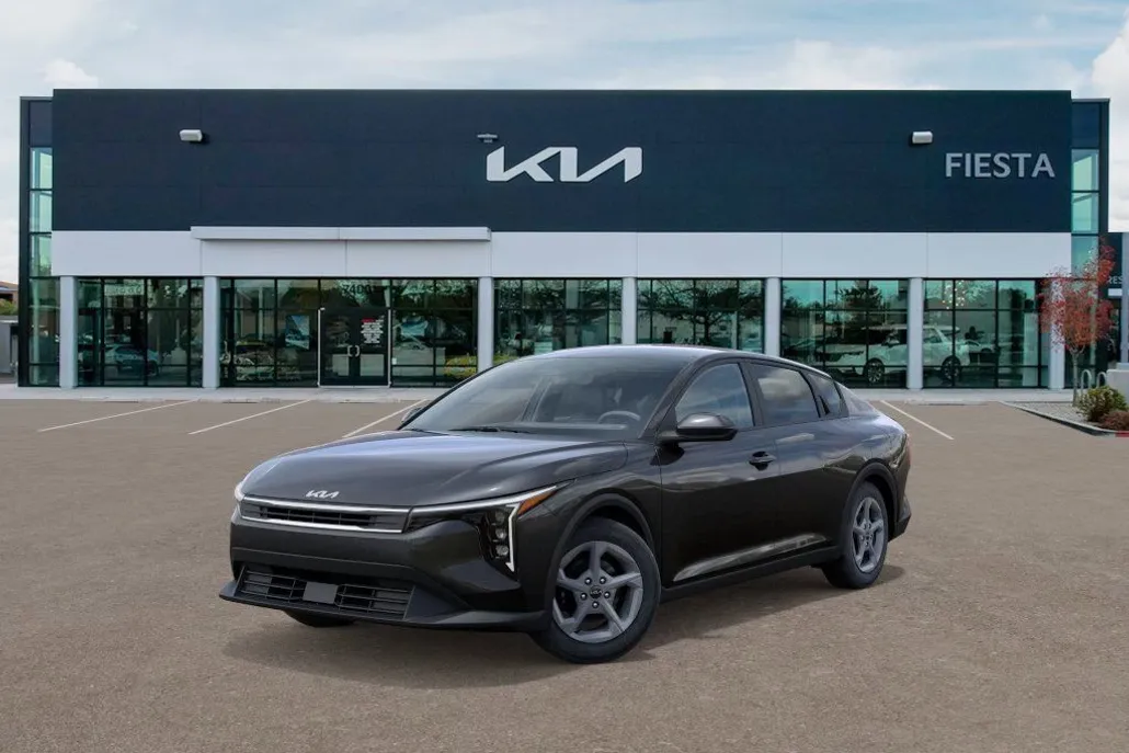 2025 Kia K4 LXS photo 1