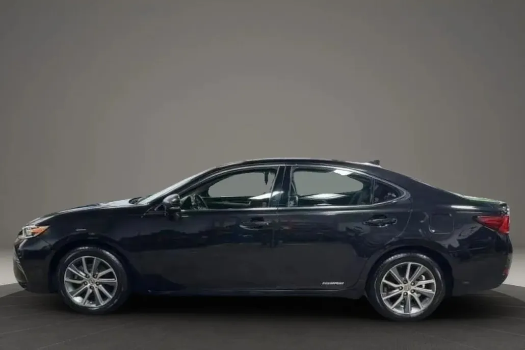 2018 Lexus ES 300h photo 1