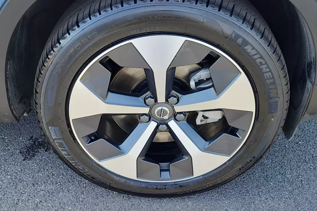 2025 Volvo XC40 AWD Plus photo 1