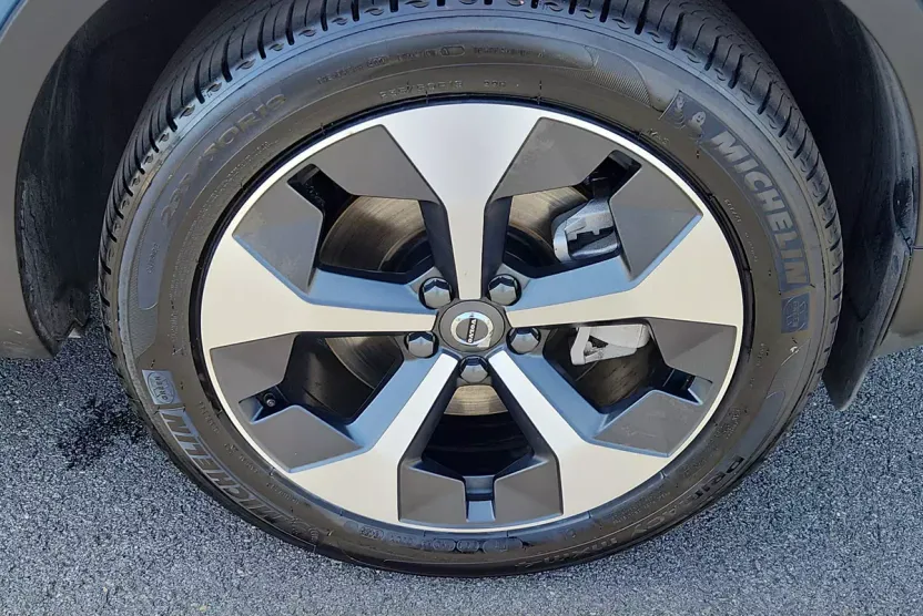 2025 Volvo XC40 AWD Plus photo 1