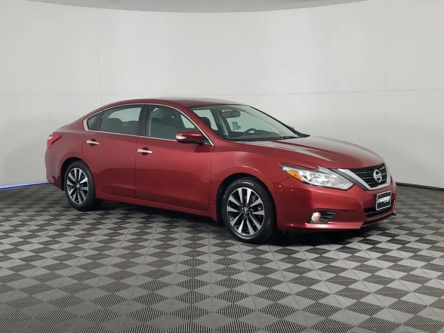 2017 Nissan Altima 2.5 SV photo 1