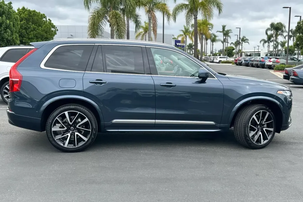 2025 Volvo XC90 AWD Plus photo 1