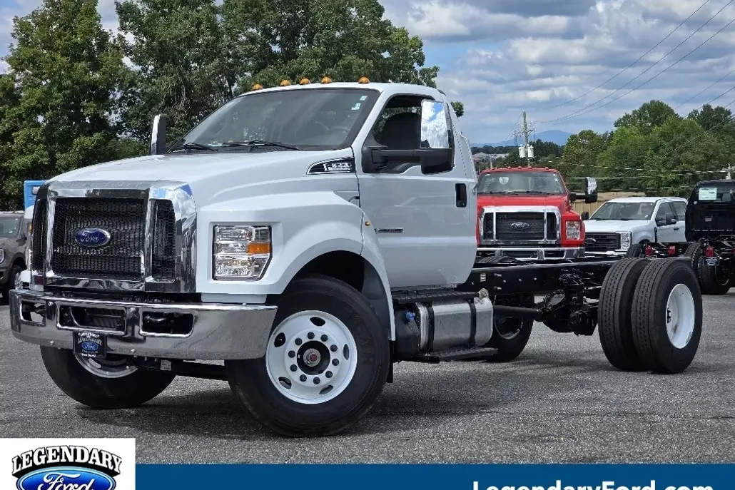 2026 Ford F-650 Base photo 1