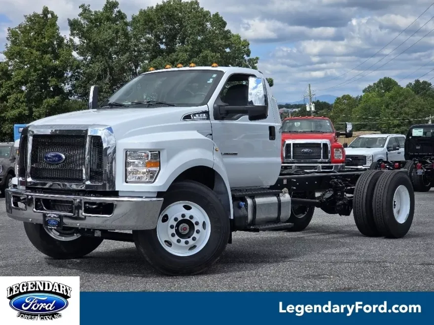 2026 Ford F-650 Base photo 1