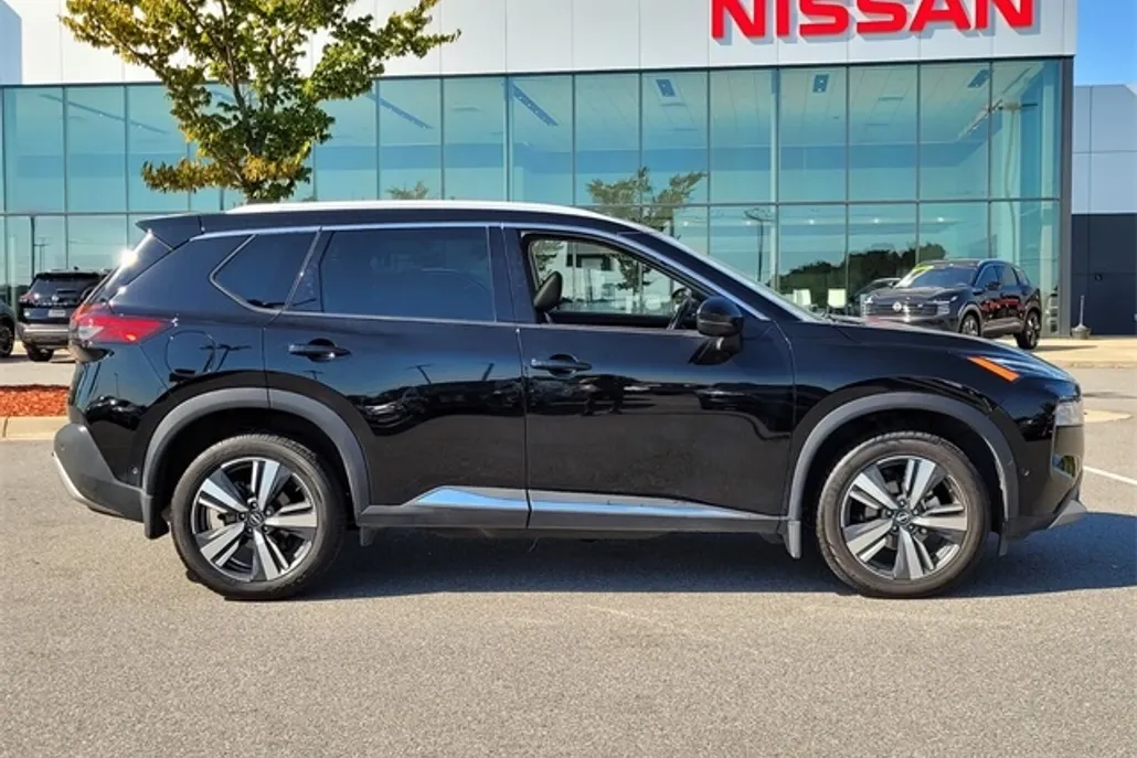 2022 Nissan Rogue Platinum photo 1