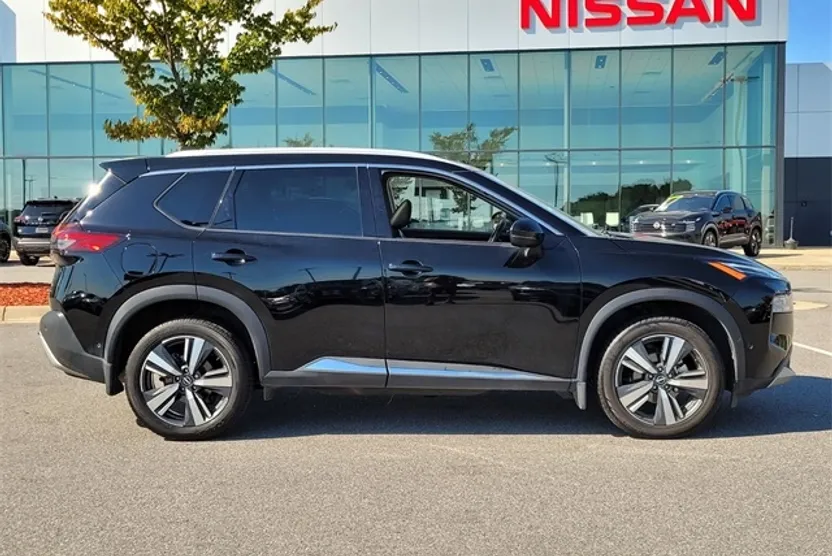 2022 Nissan Rogue Platinum photo 1