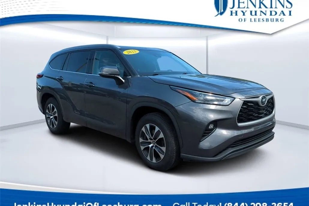 2022 Toyota Highlander XLE photo 1