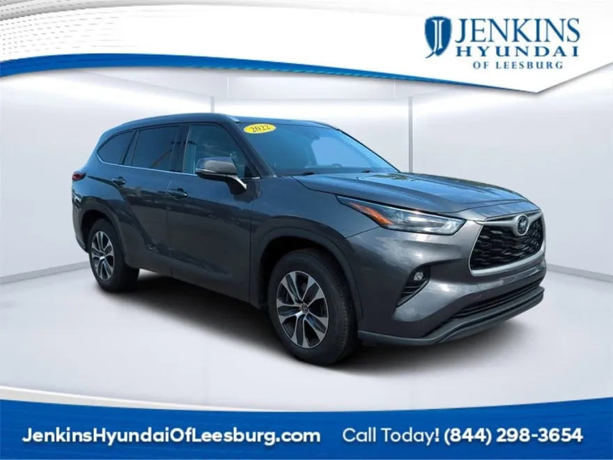 2022 Toyota Highlander XLE photo 1