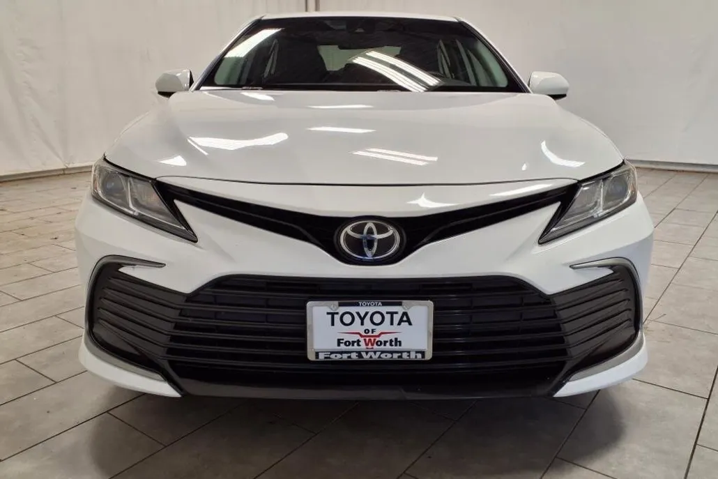 2021 Toyota Camry LE photo 1