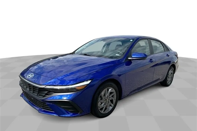 2024 Hyundai Elantra SEL photo 1