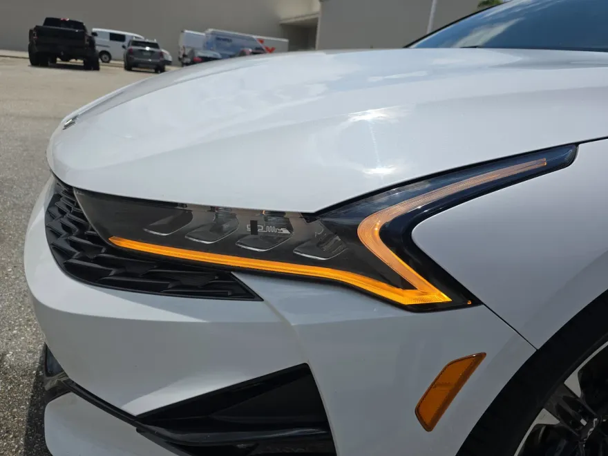 2022 Kia K5 GT-Line photo 1