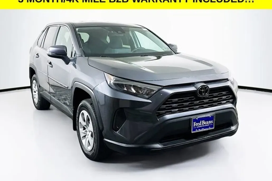 2022 Toyota RAV4 LE photo 1