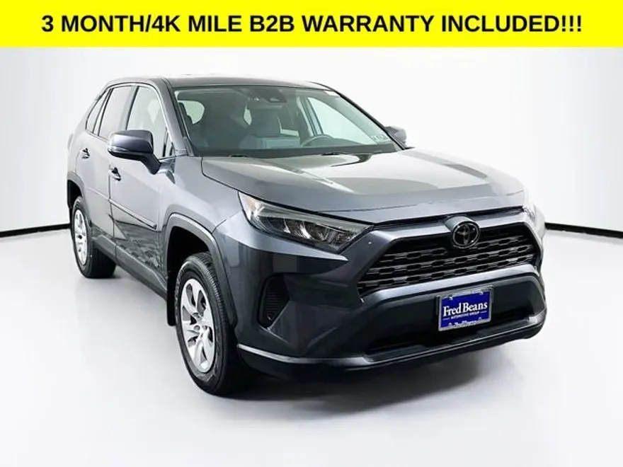 2022 Toyota RAV4 LE photo 1