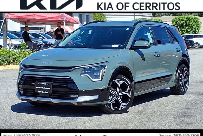 2024 Kia Niro SX Touring photo 1