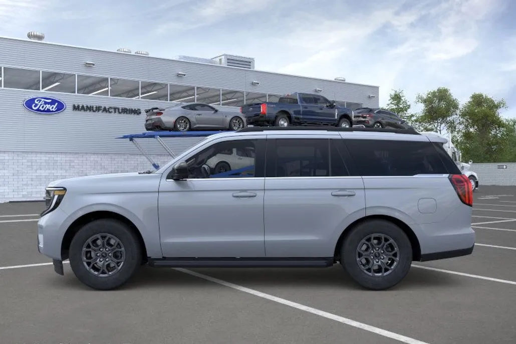 2025 Ford Expedition photo 1