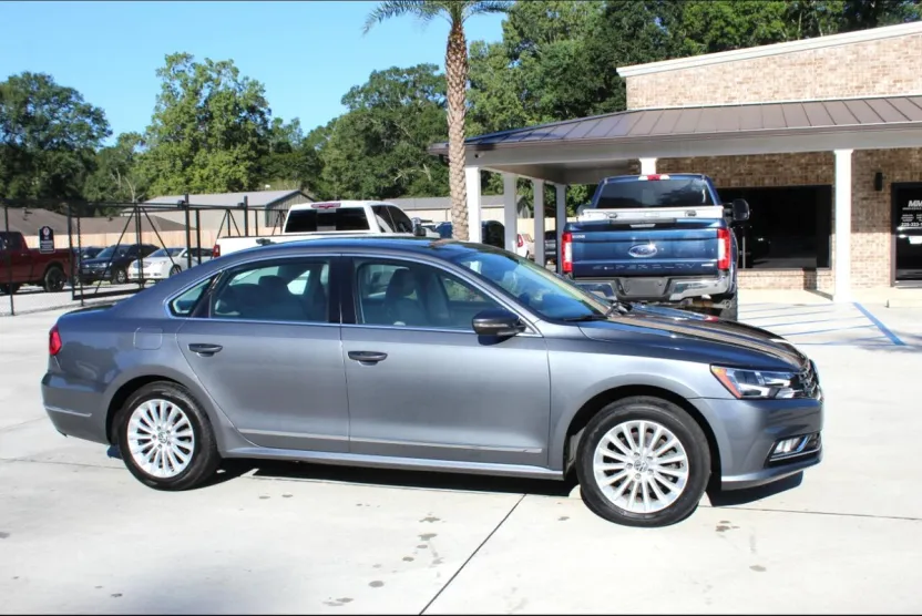 2016 Volkswagen Passat SE photo 1
