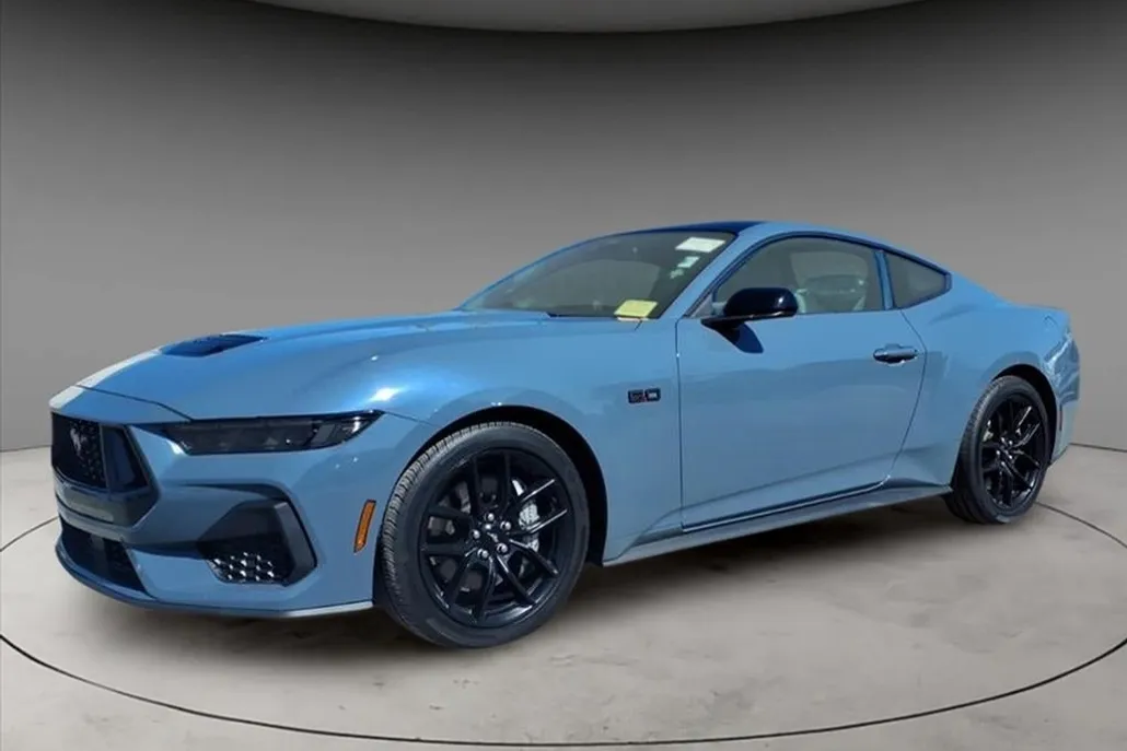 2024 Ford Mustang GT photo 1