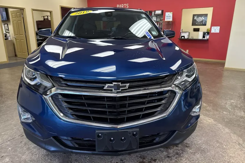 2019 Chevrolet Equinox LT photo 1