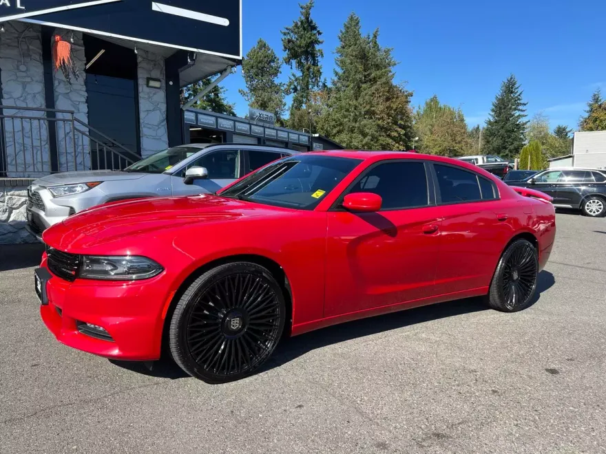 2015 Dodge Charger SXT photo 1
