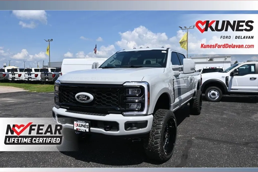 2025 Ford F-350 Lariat photo 1