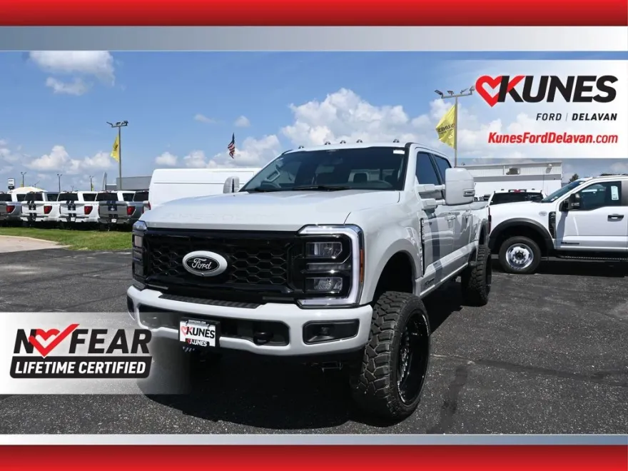 2025 Ford F-350 Lariat photo 1