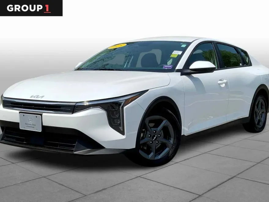 2025 Kia K4 LXS photo 1