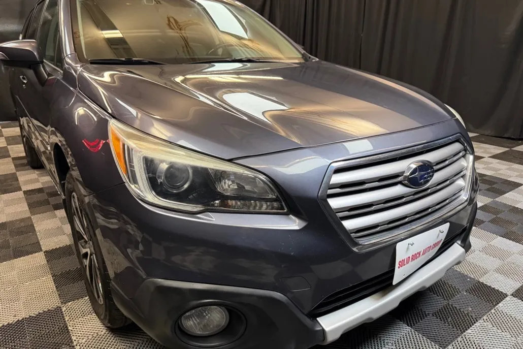 2016 Subaru Outback 2.5i Limited photo 1