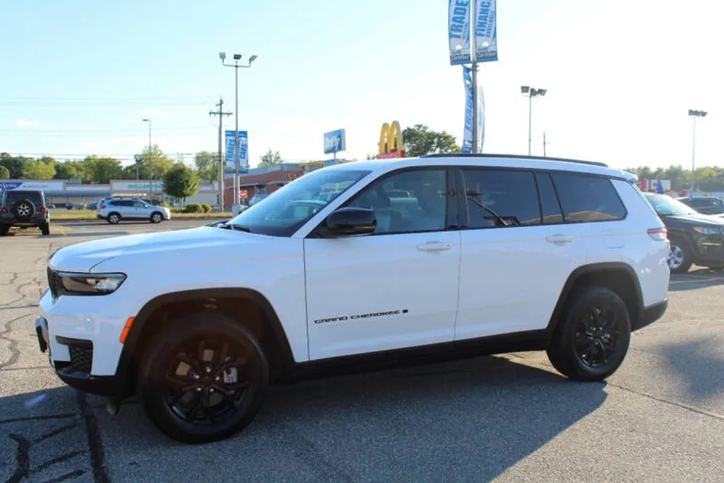 2024 Jeep Grand Cherokee L photo 1