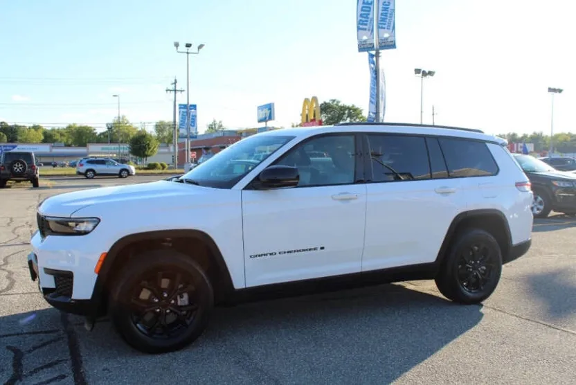 2024 Jeep Grand Cherokee L photo 1