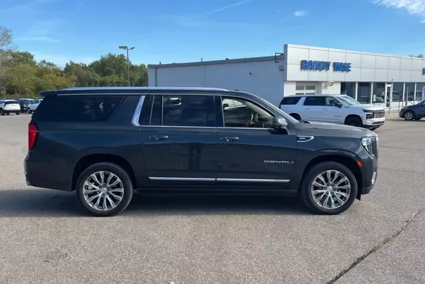 2022 Gmc Yukon XL Denali photo 1