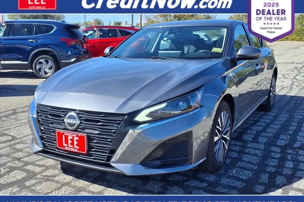 2023 Nissan Altima 2.5 SV photo 1
