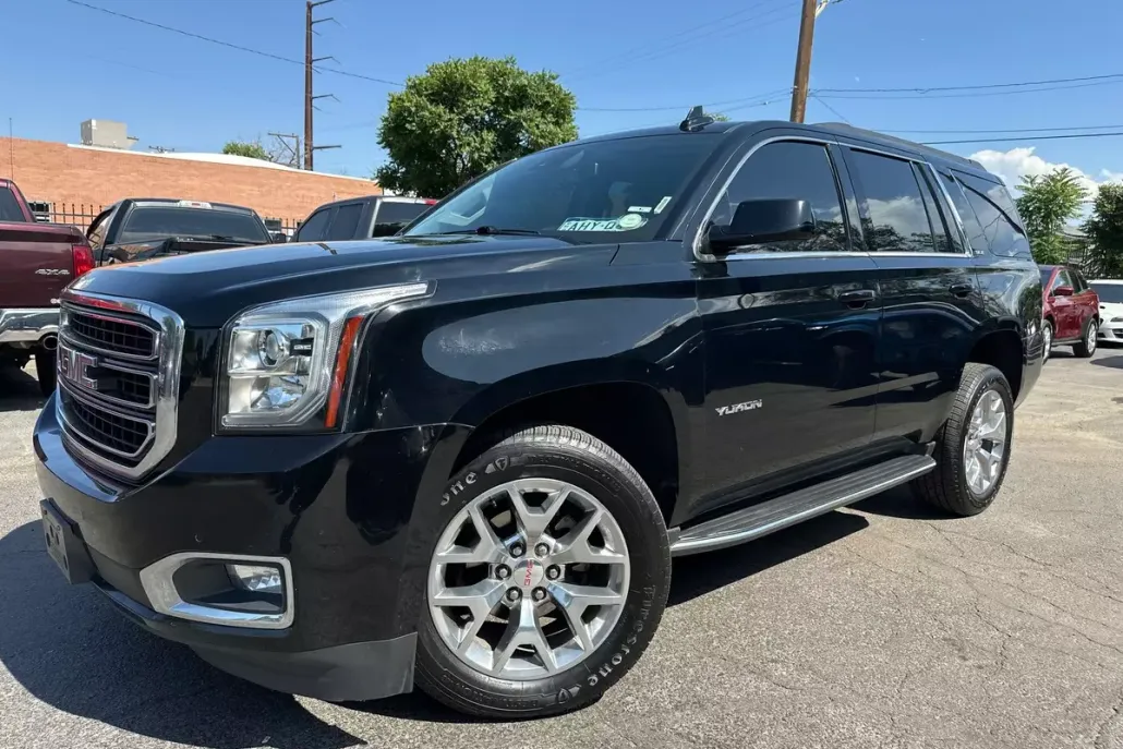 2017 Gmc Yukon SLE photo 1