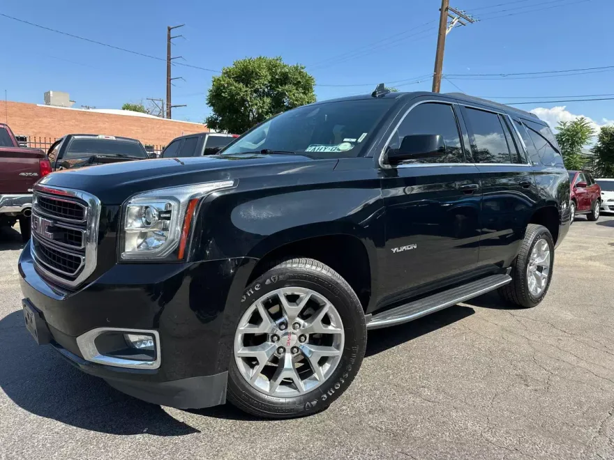 2017 Gmc Yukon SLE photo 1