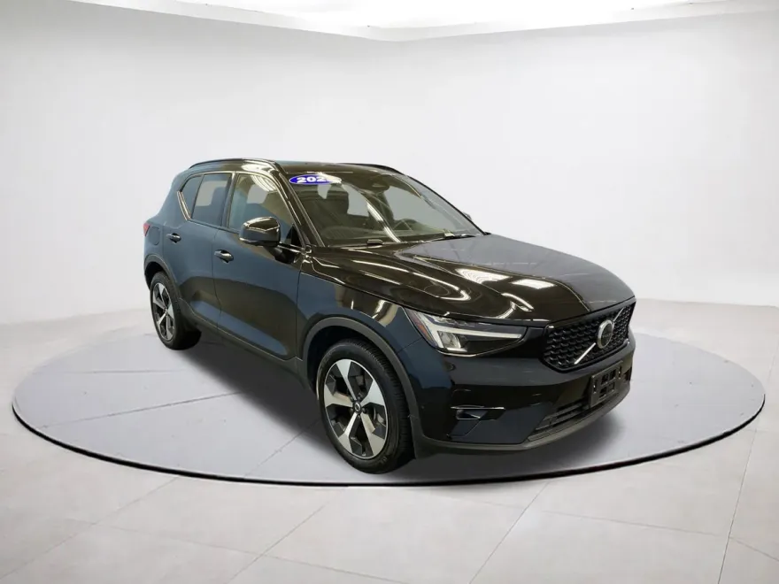 2025 Volvo XC40 Plus photo 1