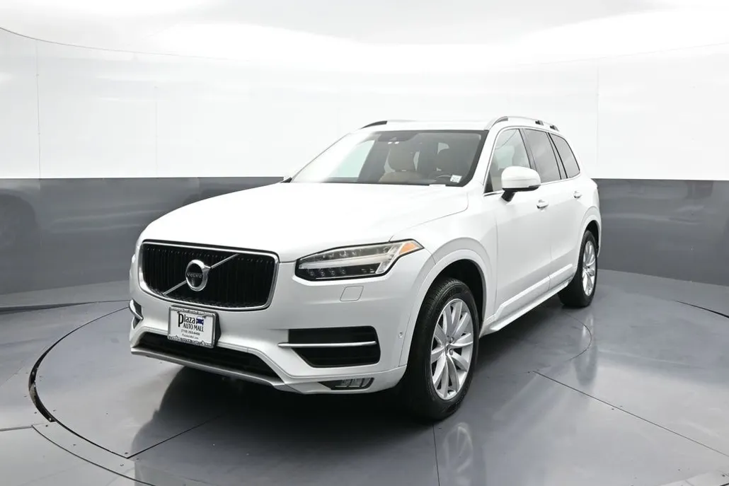 2016 Volvo XC90 T6 Momentum photo 1