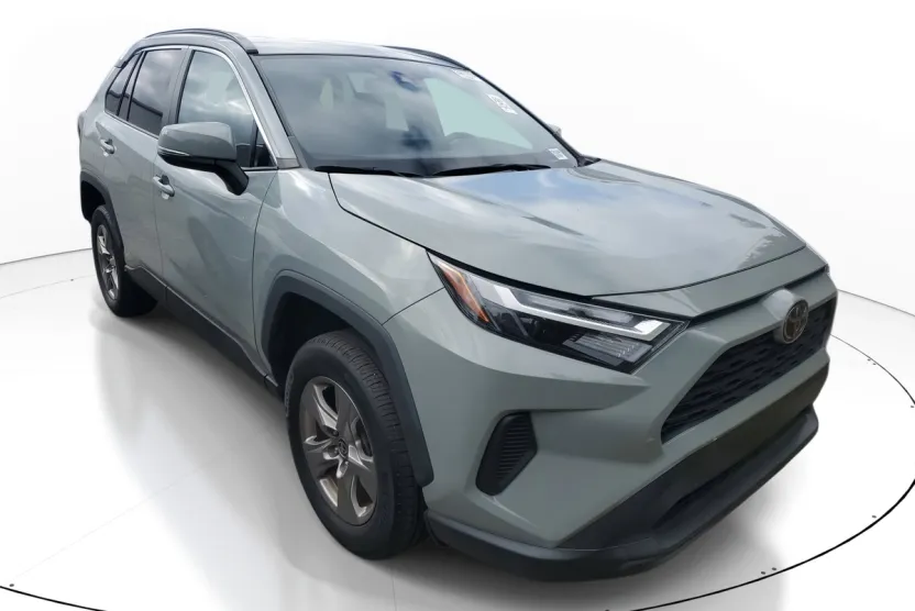 2023 Toyota RAV4 XLE photo 1