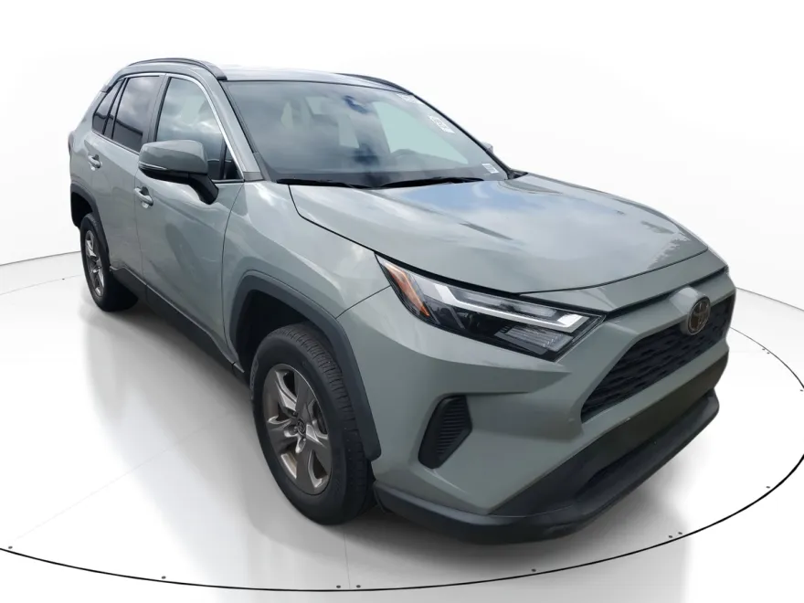 2023 Toyota RAV4 XLE photo 1