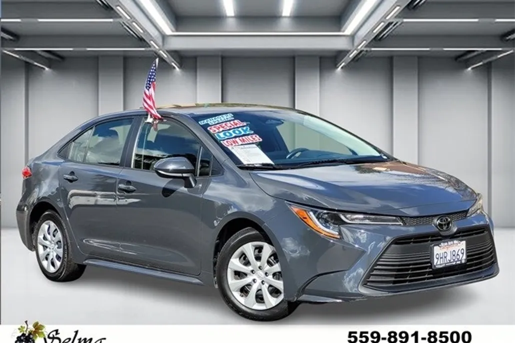 2023 Toyota Corolla LE photo 1