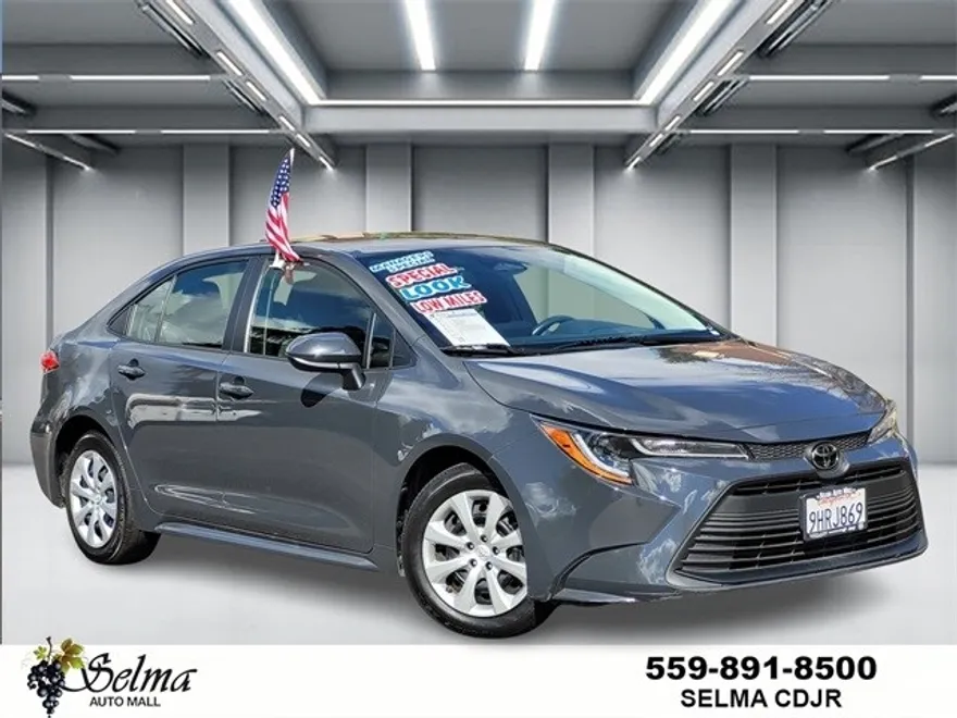 2023 Toyota Corolla LE photo 1