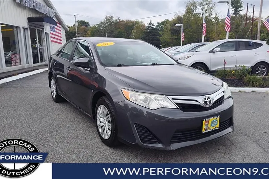 2012 Toyota Camry LE photo 1
