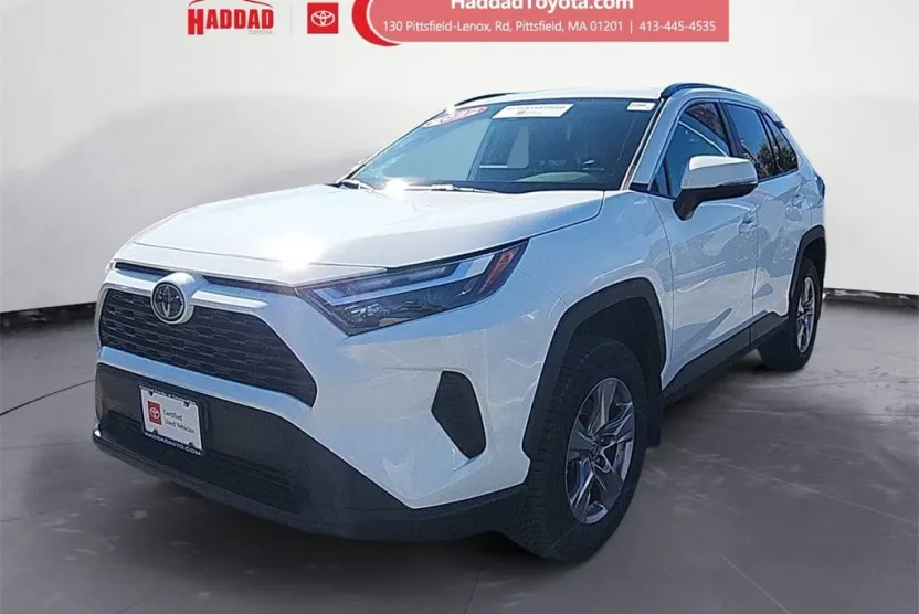 2022 Toyota RAV4 XLE photo 1