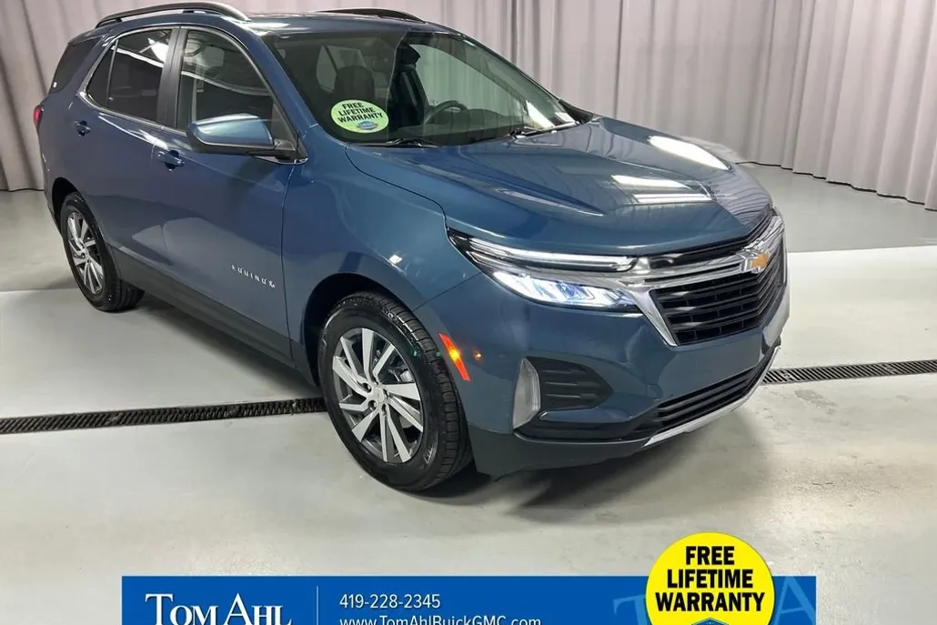 2024 Chevrolet Equinox LT photo 1