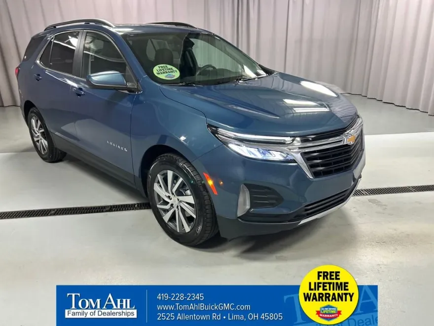 2024 Chevrolet Equinox LT photo 1