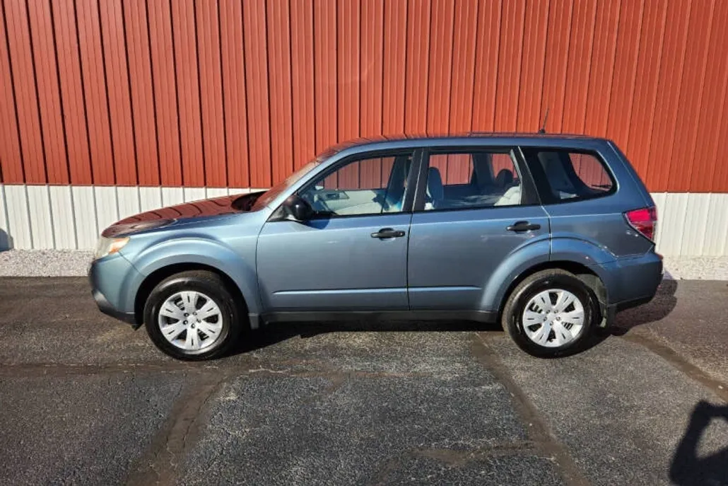 2009 Subaru Forester X photo 1