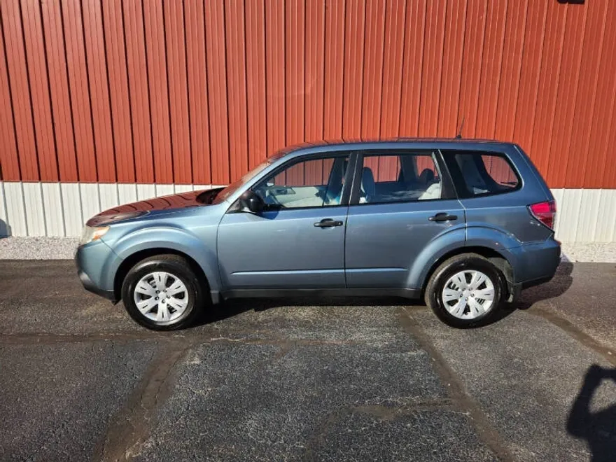 2009 Subaru Forester X photo 1